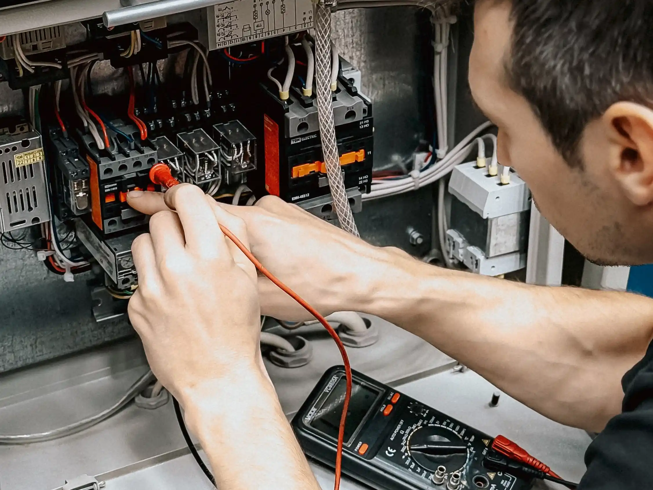 Trabajos de instalación eléctrica