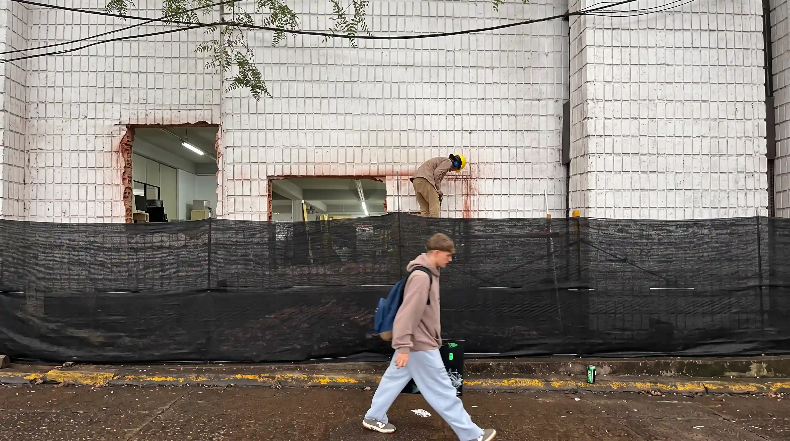 Oficinas remodeladas con puestos de trabajo
